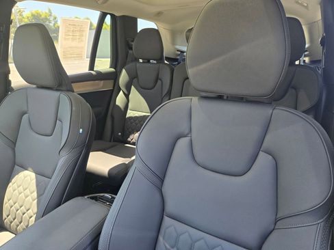 Certified 2025 Volvo XC90 B6 Plus AWD/4WD image 13