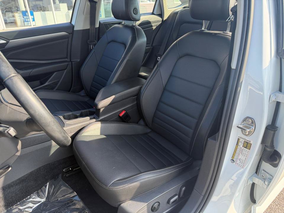 Certified 2022 Volkswagen Jetta SE FWD image 30