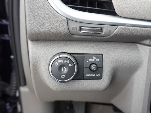 Used 2014 Chevrolet Traverse LTZ FWD image 21