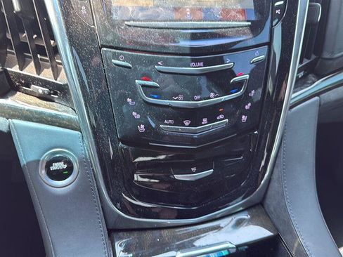 Used 2018 Cadillac Escalade Platinum AWD/4WD image 7