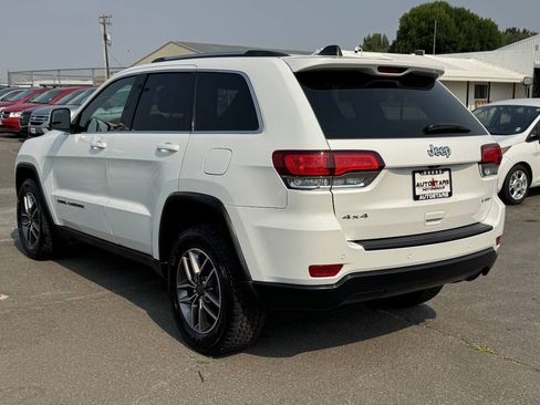 Used 2020 Jeep Grand Cherokee Laredo w/ 18" Wheel & 8.4" Radio Group AWD/4WD image 3