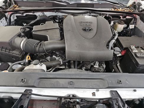 Used 2021 Toyota Tacoma SR5 RWD image 14