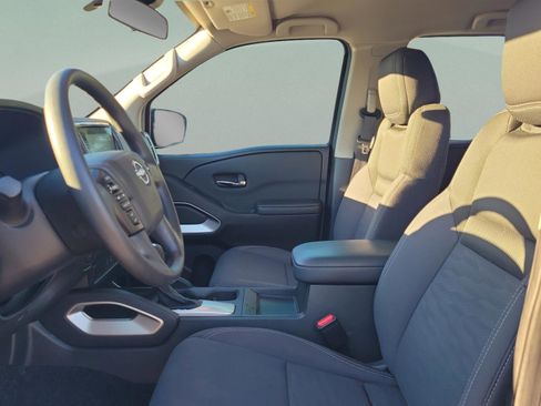 Used 2024 Nissan Frontier SV image 21