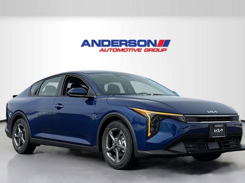 New 2025 Kia K4 LXS image 1