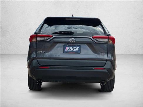Used 2022 Toyota RAV4 XLE AWD/4WD image 7