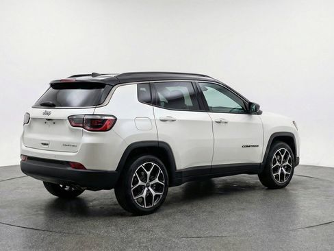 Used 2025 Jeep Compass Limited AWD/4WD image 9
