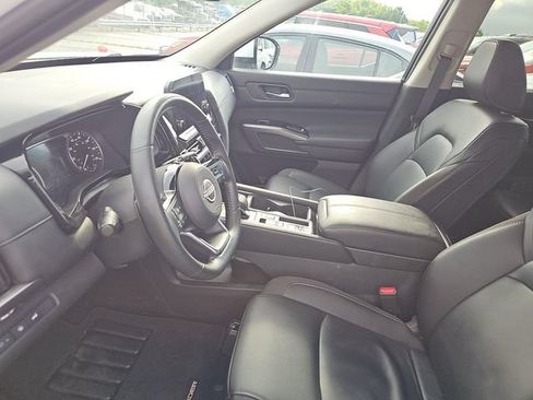 Certified 2025 Nissan Pathfinder SL w/ Cargo Package FWD image 7