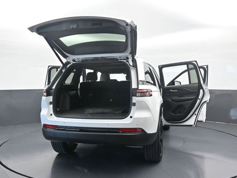 Used 2025 Jeep Grand Cherokee Altitude image 74