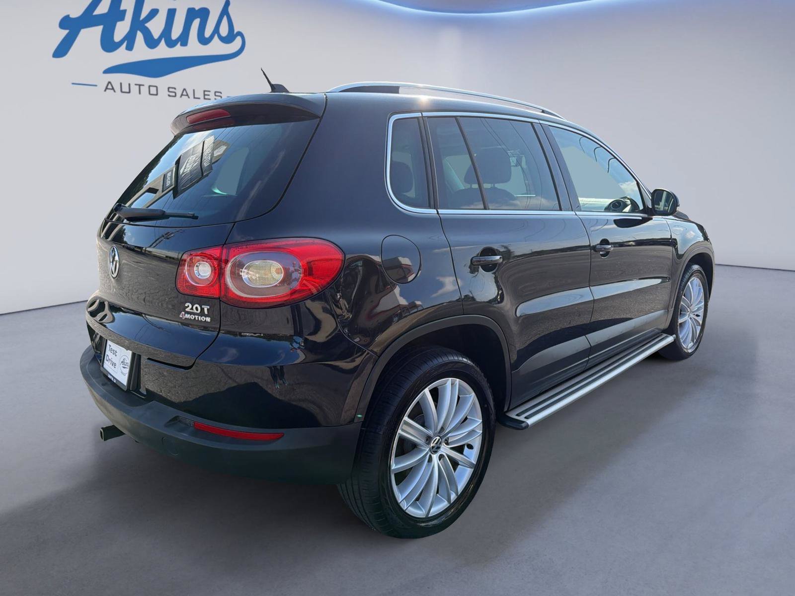 Used 2011 Volkswagen Tiguan SEL AWD/4WD image 9