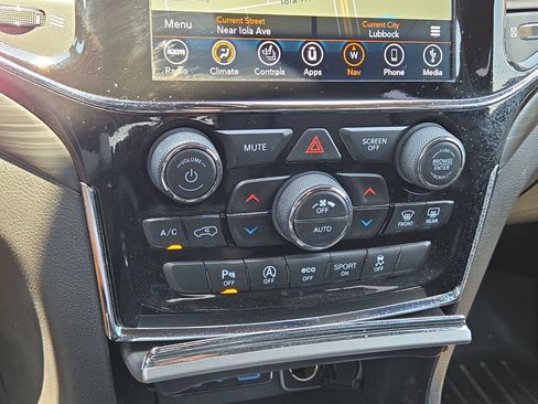 Used 2019 Jeep Grand Cherokee Altitude AWD/4WD image 30