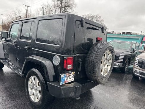 Used 2017 Jeep Wrangler Unlimited Sahara w/ Connectivity Group image 15