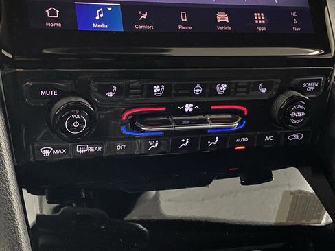 New 2025 Jeep Grand Cherokee Limited w/ Luxury Tech Group II AWD/4WD image 45