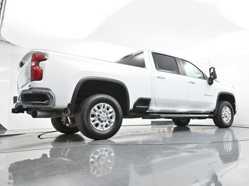 Used 2025 Chevrolet Silverado 2500 LT AWD/4WD image 44