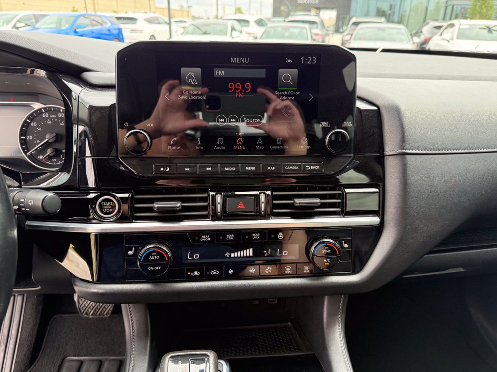 Used 2023 Nissan Pathfinder SL w/ Lighting Package (N92) FWD image 13