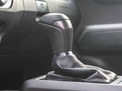 Used 2017 Toyota Tacoma TRD Sport image 21