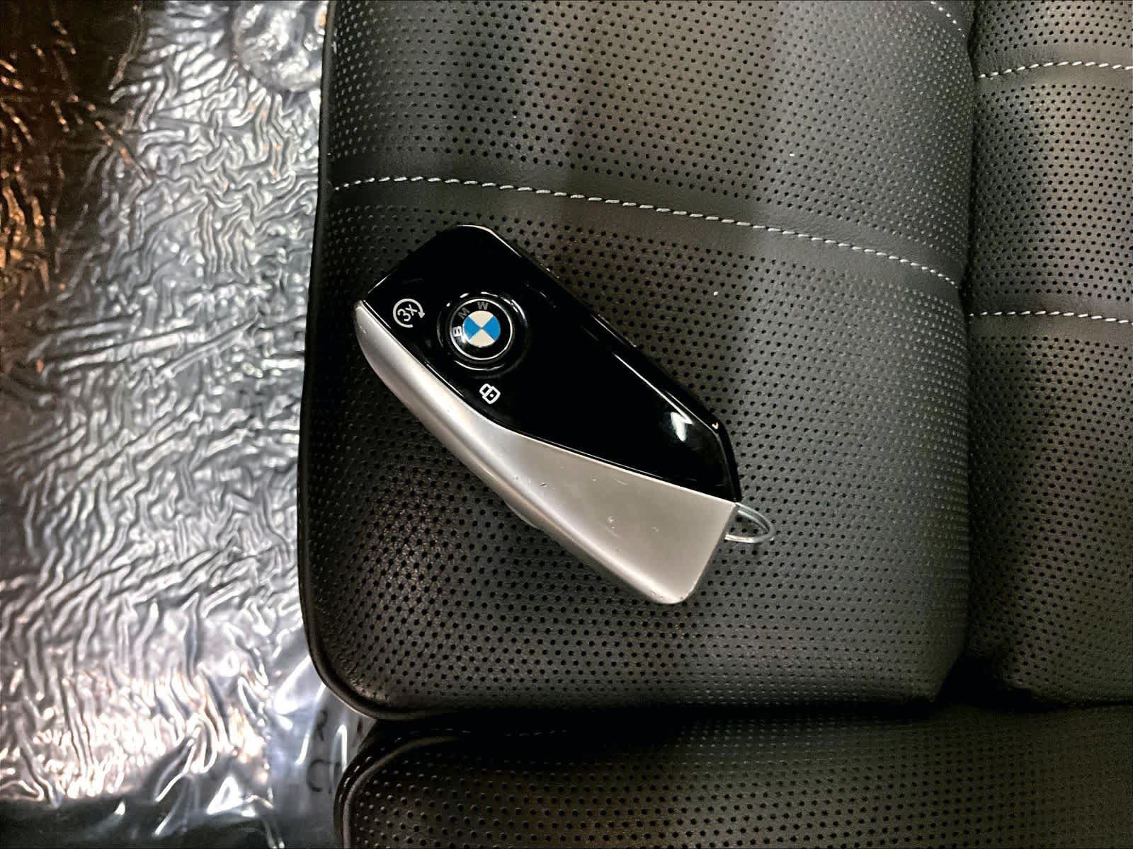 Used 2025 BMW 760i xDrive AWD/4WD image 16