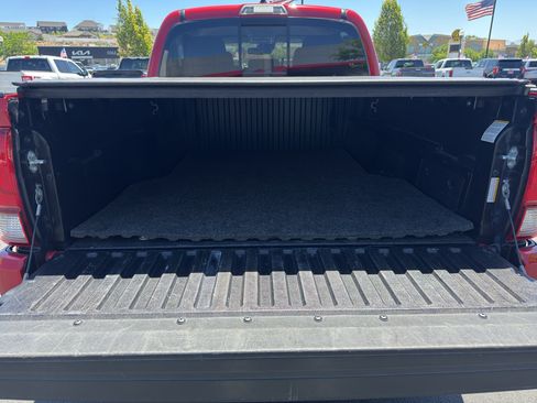 Certified 2022 Toyota Tacoma SR5 w/ Technology Package AWD/4WD image 7