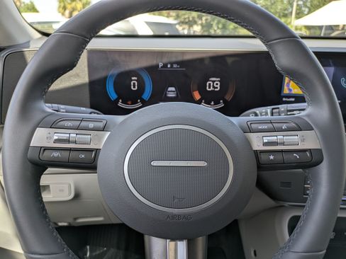 Used 2025 Hyundai Kona SEL FWD image 23