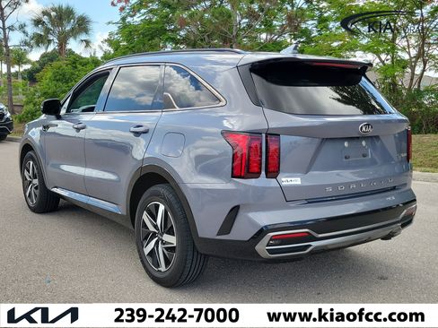 Used 2021 Kia Sorento EX FWD image 2