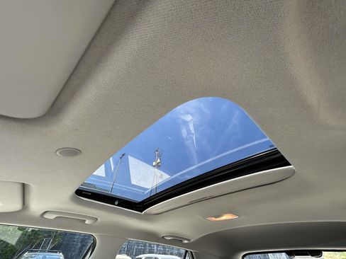 Used 2025 Hyundai Venue SEL FWD image 11