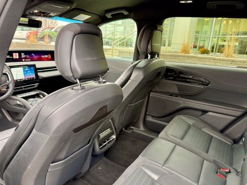 Used 2024 Lincoln Nautilus Reserve w/ Jet Appearance Package (87T) image 12