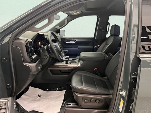 Used 2025 Chevrolet Silverado 1500 LTZ AWD/4WD image 17