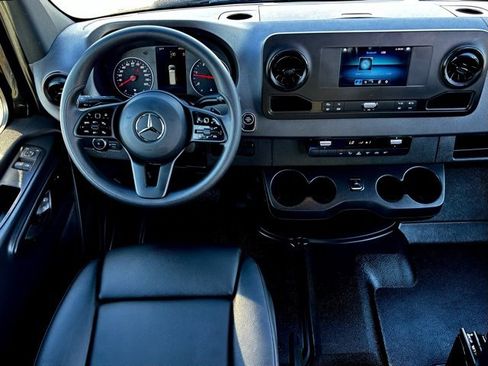 Used 2024 Mercedes-Benz Sprinter 3500 image 25