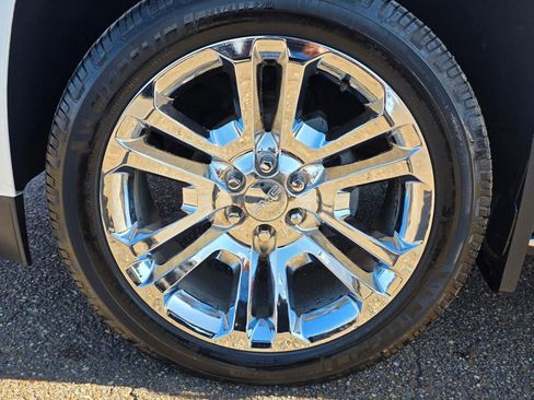 Used 2018 GMC Yukon SLT w/ Premium Edition AWD/4WD image 9