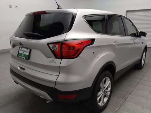 Used 2019 Ford Escape SE FWD image 9