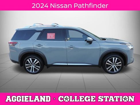 Used 2024 Nissan Pathfinder Platinum FWD image 2