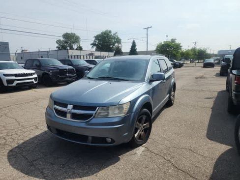 Used 2010 Dodge Journey SXT w/ Flexible Seating Group FWD image 2