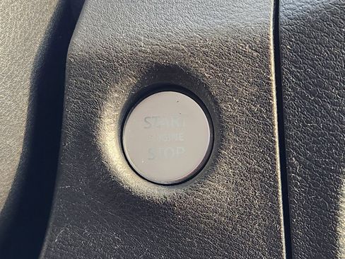 Used 2022 Nissan Frontier SV image 21