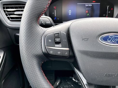 Certified 2025 Ford Escape ST-Line AWD/4WD image 17