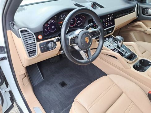 Certified 2022 Porsche Cayenne image 4