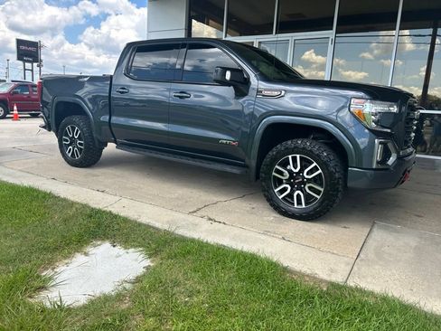 Used 2022 GMC Sierra 1500 AT4 w/ AT4 Preferred Package AWD/4WD image 2