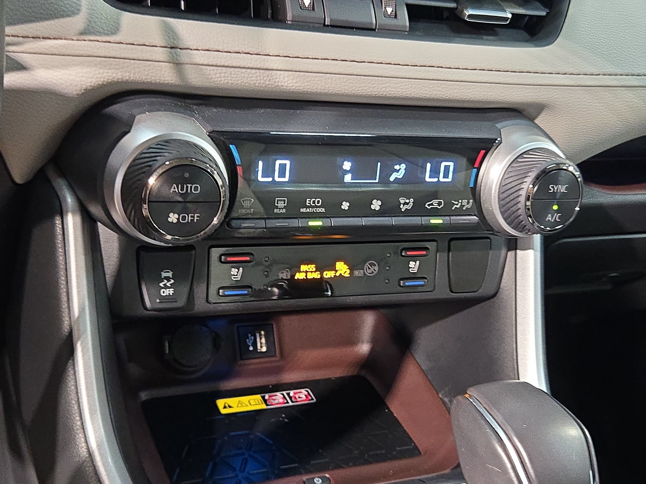 Used 2024 Toyota RAV4 Limited w/ Advanced Technology Package AWD/4WD image 32