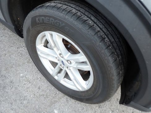 Used 2023 Ford Explorer XLT w/ Class IV Trailer Tow Package image 10