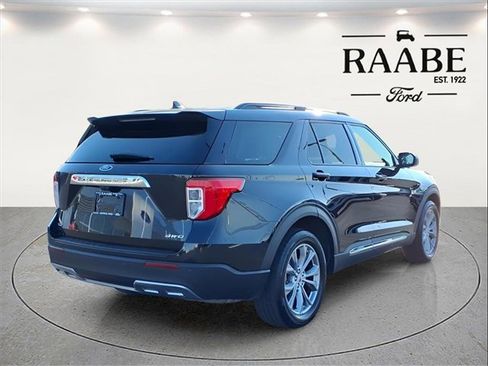 Used 2022 Ford Explorer XLT w/ Equipment Group 202A image 7