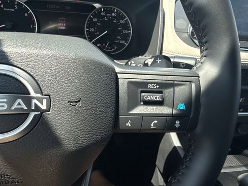Used 2025 Nissan Rogue SV AWD/4WD image 30