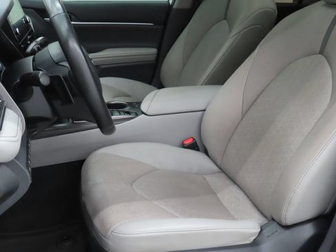 Used 2024 Toyota Camry XSE FWD image 10