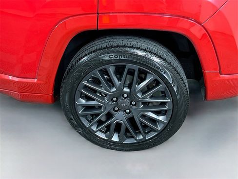 Used 2022 Jeep Compass Limited image 32