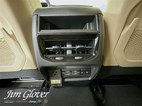 New 2025 Jeep Grand Cherokee Limited w/ Black Appearance Package image 20