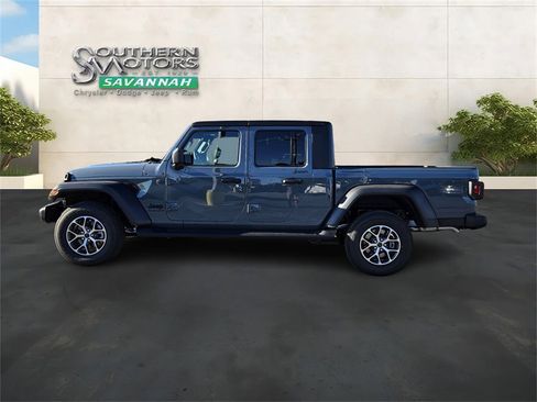 New 2025 Jeep Gladiator Sport image 2