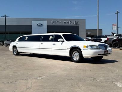 Used 2002 Lincoln Town Car Executive