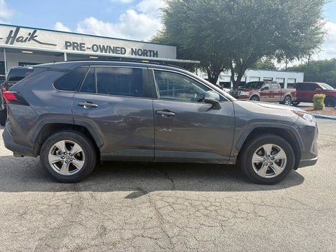 Used 2020 Toyota RAV4 XLE w/ Convenience Package FWD image 2