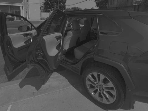 Used 2019 Toyota RAV4 Limited w/ Carpet Mat Package image 10