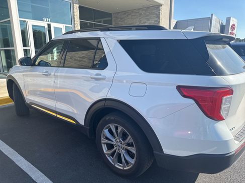 Used 2021 Ford Explorer XLT w/ Equipment Group 202A image 8