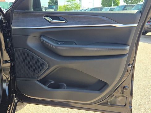 New 2025 Jeep Grand Cherokee Limited w/ MOPAR Finishing Package image 9