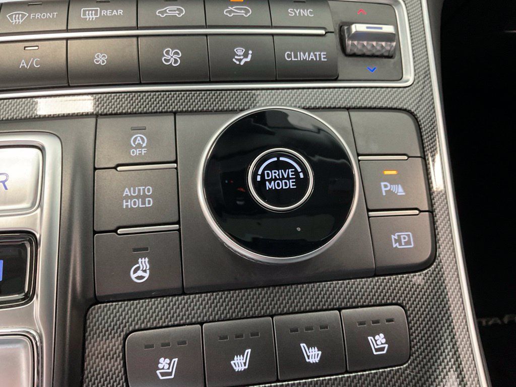 Used 2022 Hyundai Santa Fe Limited FWD image 19