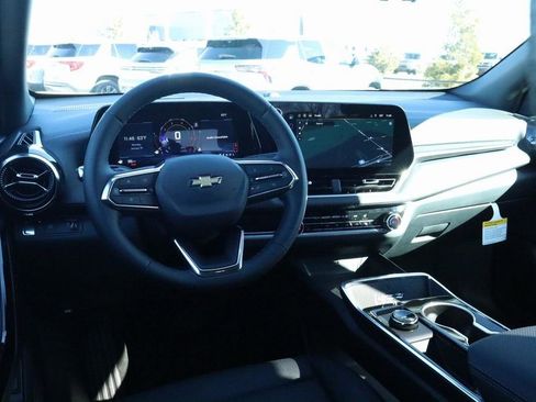 New 2026 Chevrolet Equinox LT w/ Convenience Package II FWD image 2